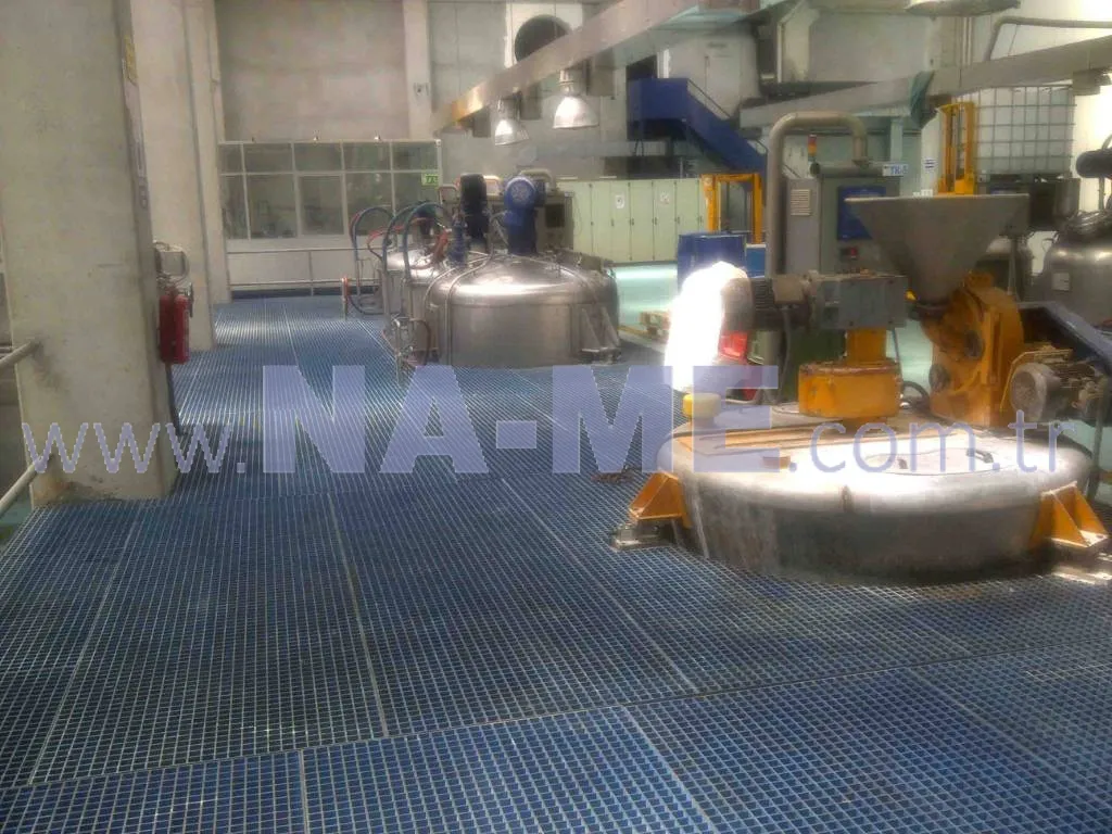 Podesty z krat GRP w zakladzie chemicznym