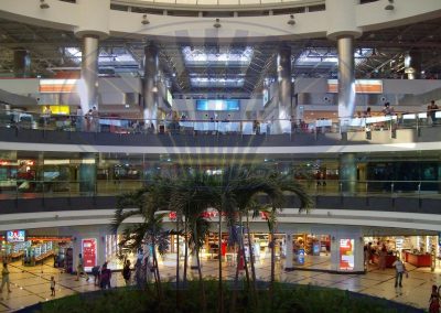 Antalya Havalimanı'nın çok katlı terminal atriyumu