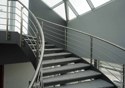 Eptim fabrikasındaki çelik merdiven ve paslanmaz çelik korkuluk