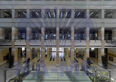 TOBB Üniversitesi'nin kolonlu geniş giriş holü