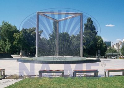 Ankara Akay Kavşağı'ndaki küp biçimli paslanmaz çelik su perdesi