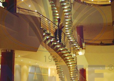 Grand Haber Hotel'deki süslü döner merdiven