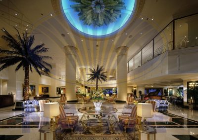 InterContinental Taksim Hotel lobi atriyumu ve cam asma kat korkulukları