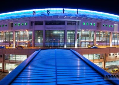 AŞTİ terminal girişinin gece görünümü