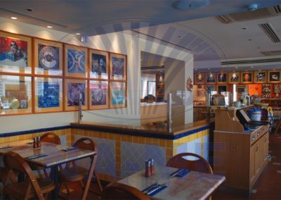 Mezzaluna restoranının yemek salonu