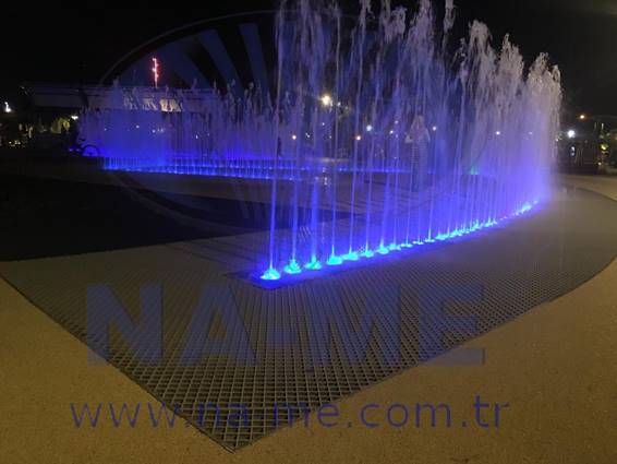 Süs havuzu gece görünümü