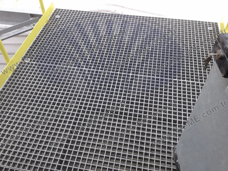 Eğimli geçişte kullanılan kaymaz yüzeyli CTP ızgara rampa