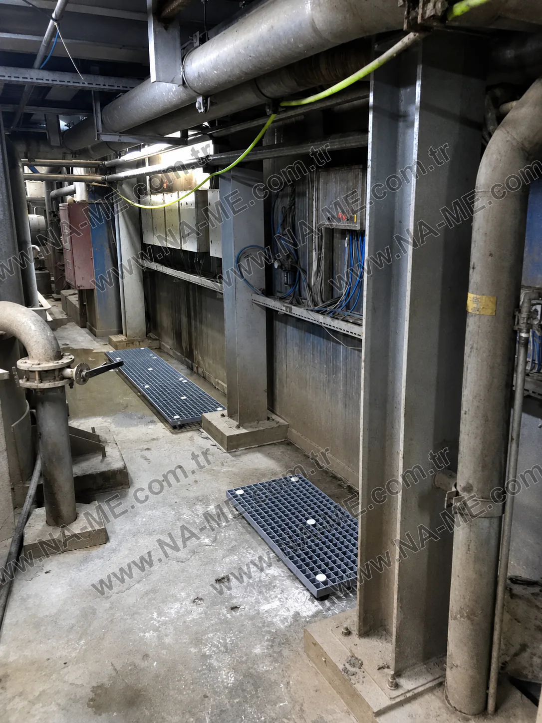 Ayaklar üzerinde yükseltilmiş CTP ızgara çalışma platformları