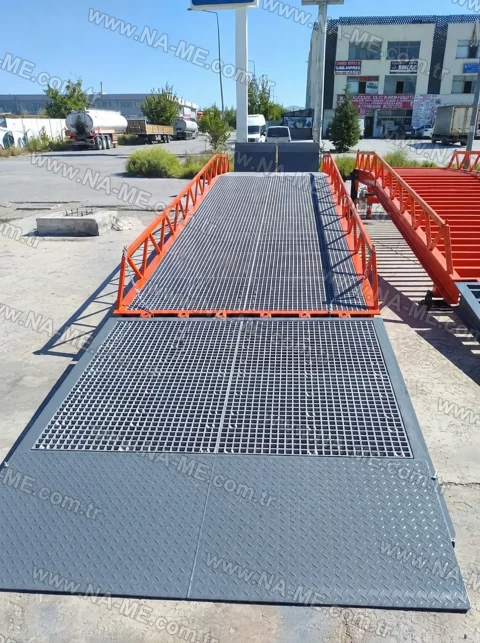 FRP grating surface on a mobile loading ramp