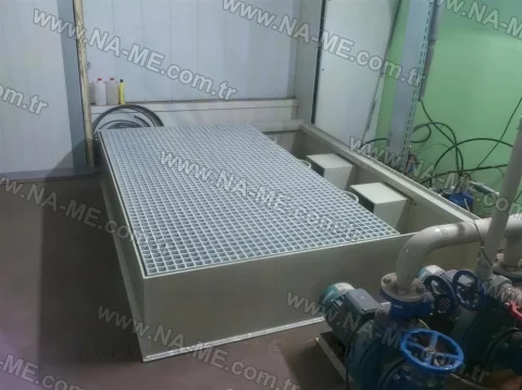 Grating safety cover over a treatment tank