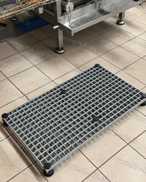 Portable grating platform with adjustable legs