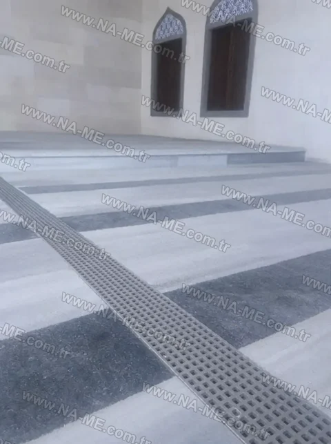 Drainage set flush in a mosque courtyard floor