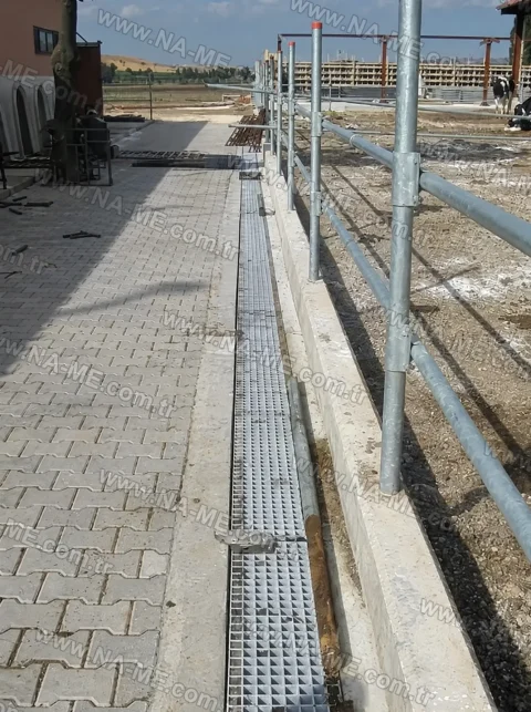 Long-run trench grating at a farm facility