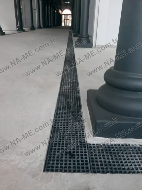 Dark trench grating at the base of a column