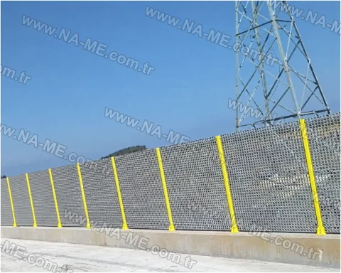 Insulating fence panels at a power transmission site