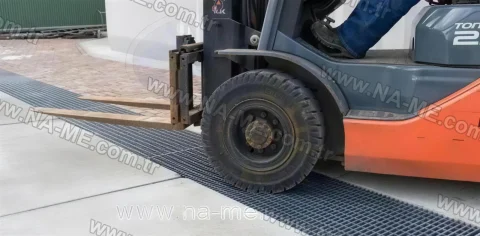 Grey grating flooring at a forklift crossing
