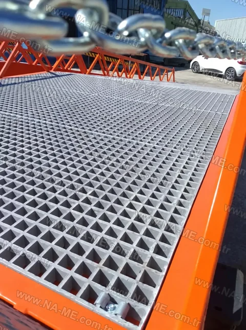Grey grating walking surface on a mobile loading ramp