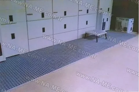 Grating flooring in a changing room