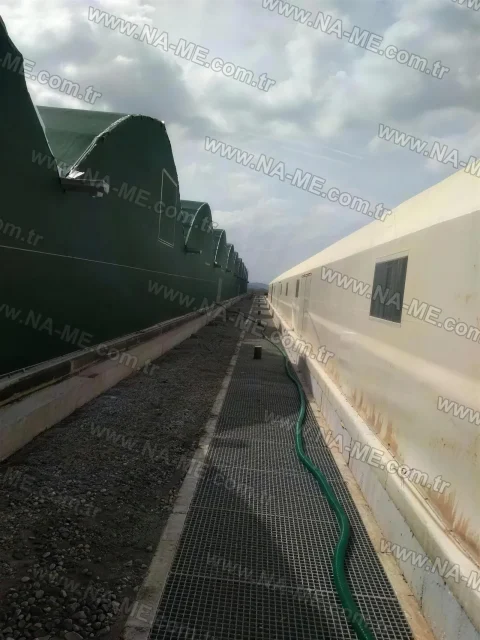 Grating service walkway between plant units