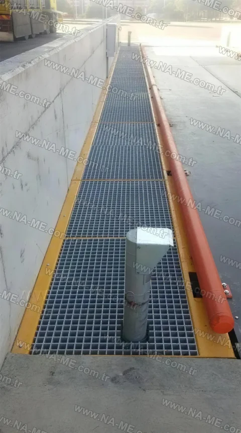 Heavy-duty trench grating in a loading yard