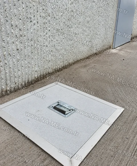 Flush FRP cover with a recessed lifting handle